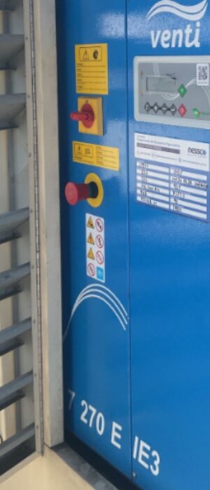 New screw compressor installed on the roof at Chez Jean-Claude Patisserie by Nessco Pressure Systems.