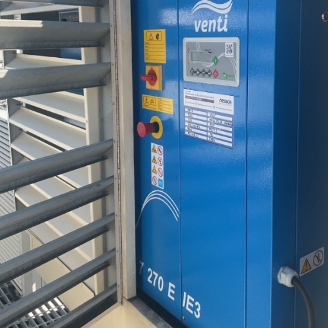 Venti-compressor-KME-C7-HD-270-E-IE3-full-feature compressor, supplied by Nessco Pressure Systems.